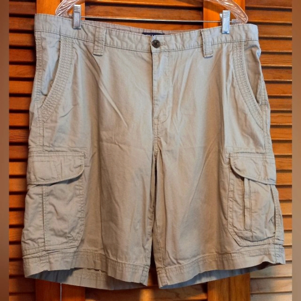 Chaps Men's Cargo Shorts Beige Size 38